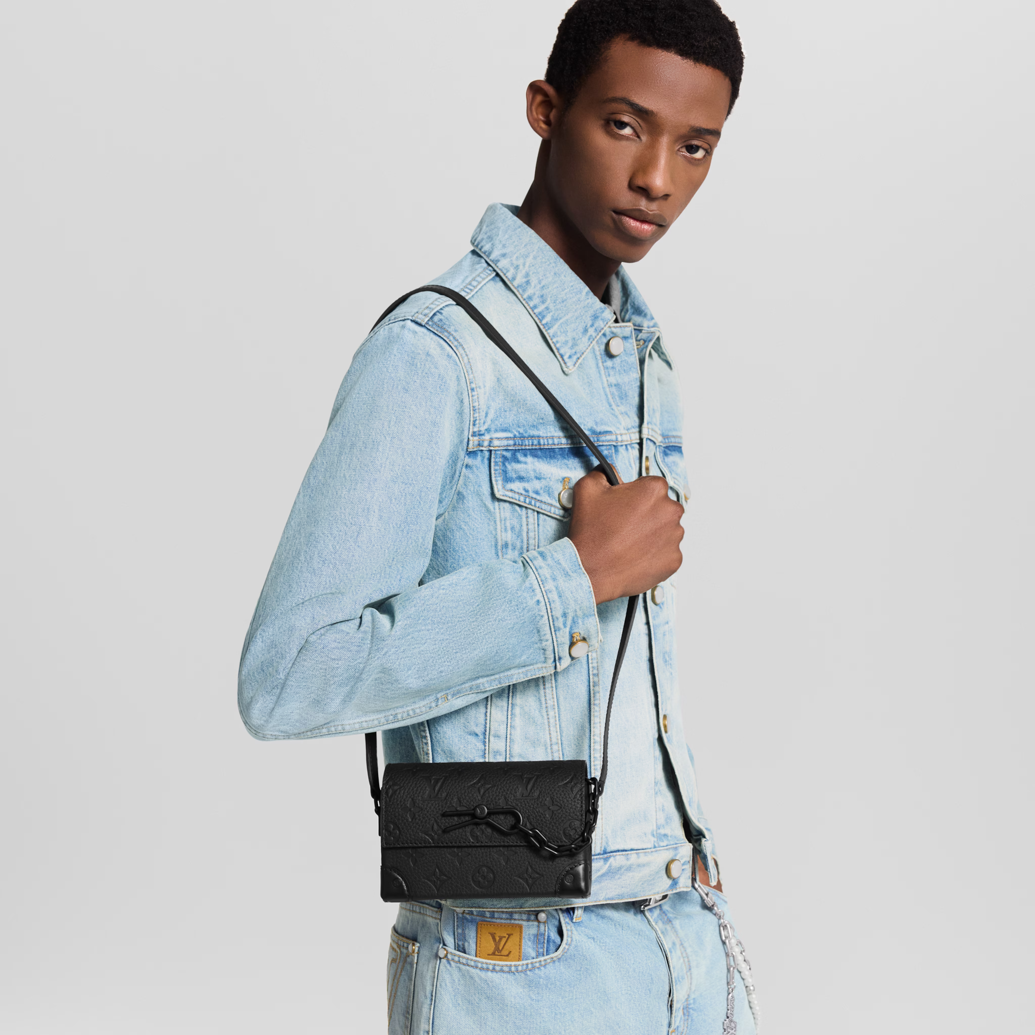 Louis Vuitton Monogram Taurillon Steamer Wearable Wallet – Black