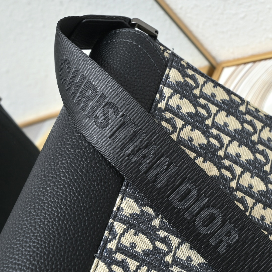 Dior Medium Saddle Messenger Bag with Flap - Black