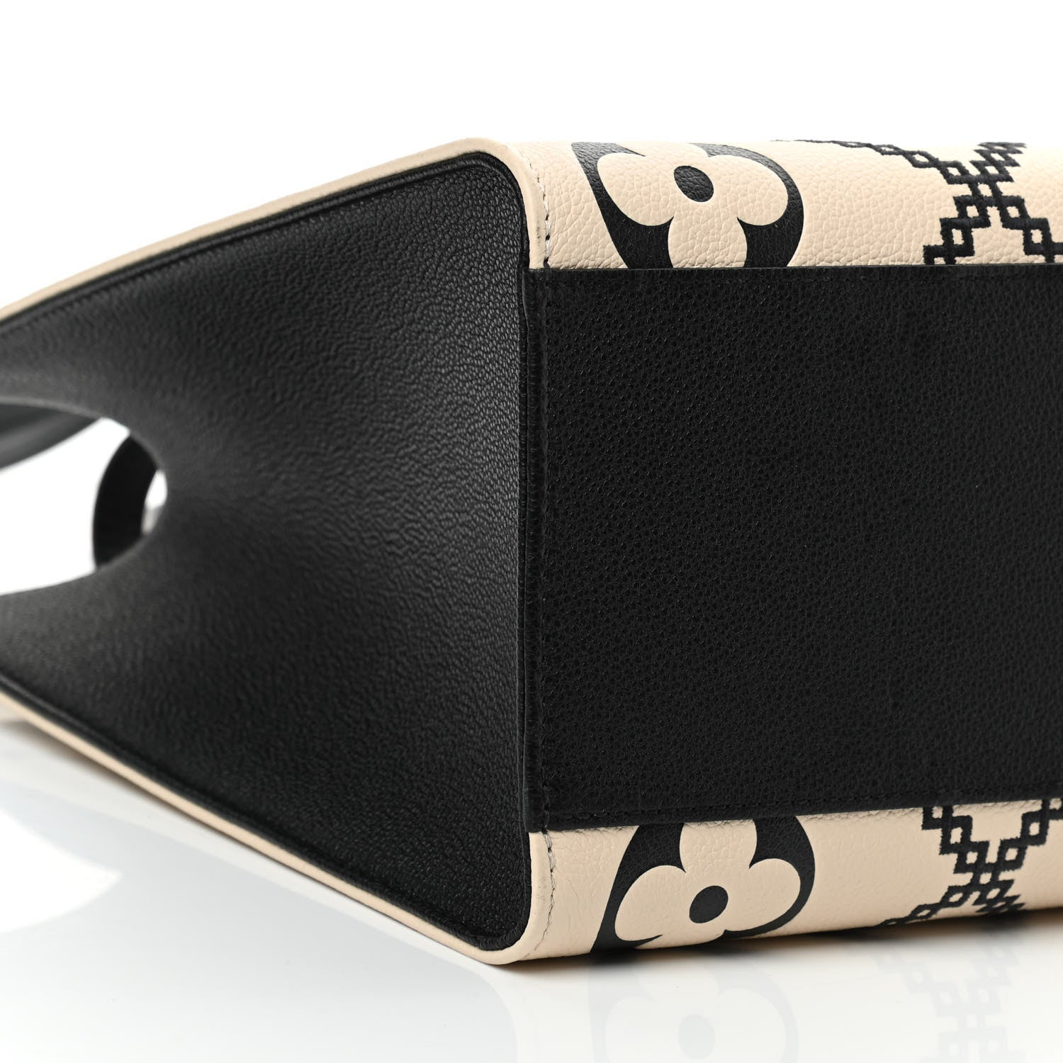 Louis Vuitton Empreinte Monogram Giant Broderies OnTheGo MM Tote Bag - White